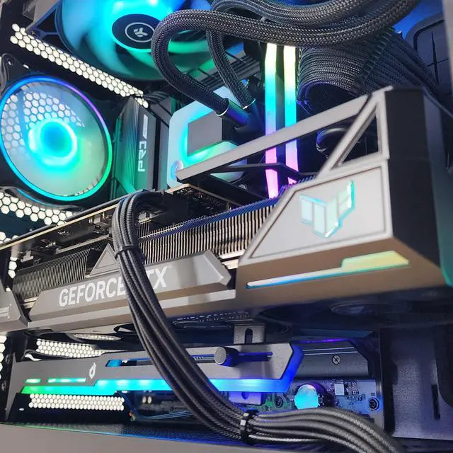 Gaming PC Ryzen 9 7950X3D 32GB RAM 2TB SSD RTX 4080 SUPER 16GB