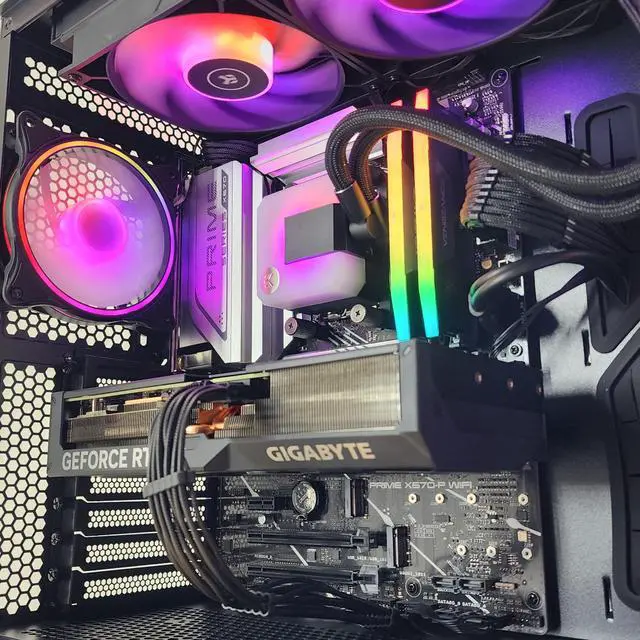 Gaming PC Ryzen 9 7950X3D 32GB RAM 1TB SSD RTX 4070 Ti SUPER 16GB