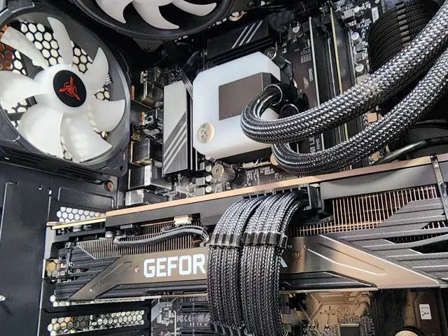 Refurbished: Gaming PC Ryzen 7 7700 32GB RAM 1TB SSD RTX