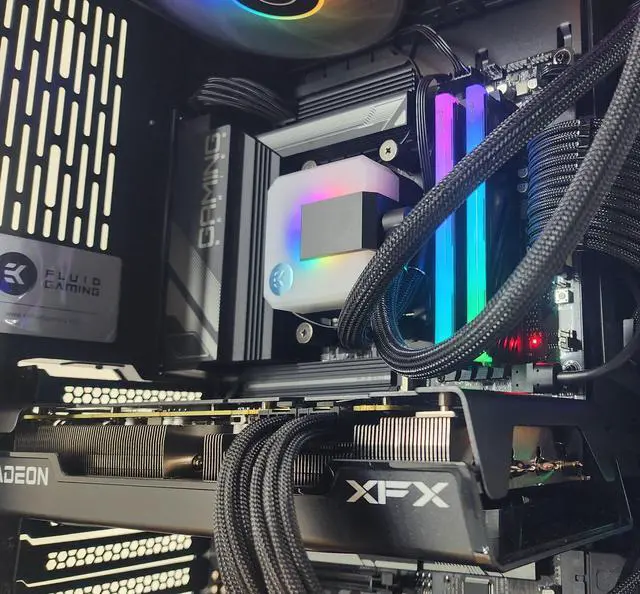 Alt view image 2 of 7 - Gaming PC Ryzen 7 7700X 32GB RAM 1TB SSD RX 7600 XT 16GB Windows 11 Computer