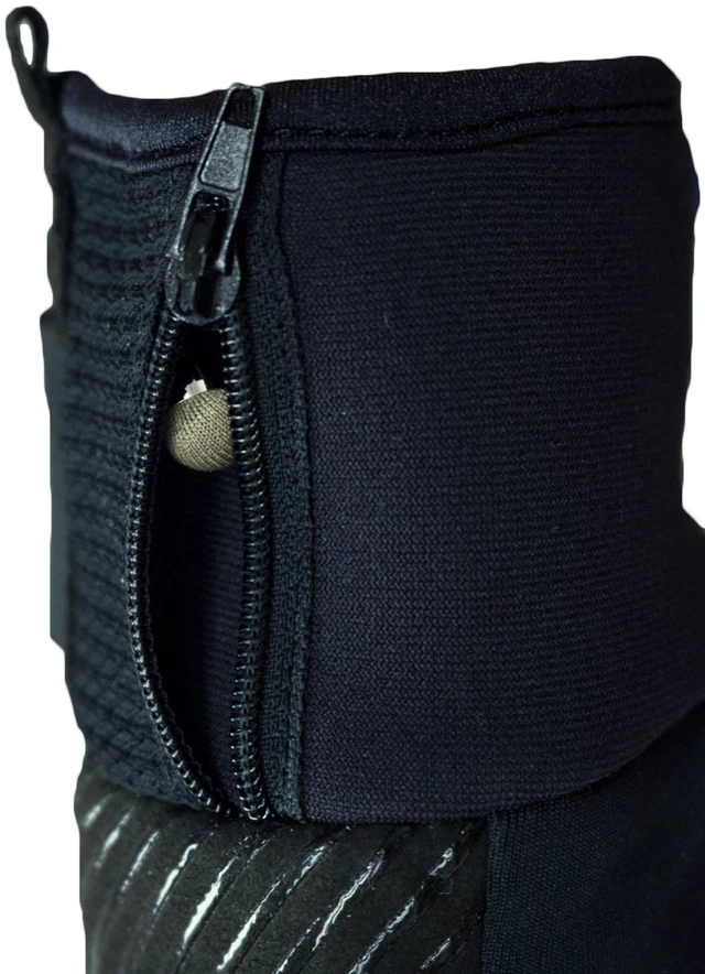 Alt view image 3 of 4 - RefrigiWear Insulated Extreme Freezer Gloves with Touch Rite Nib for Touchscreen (Black, Medium)