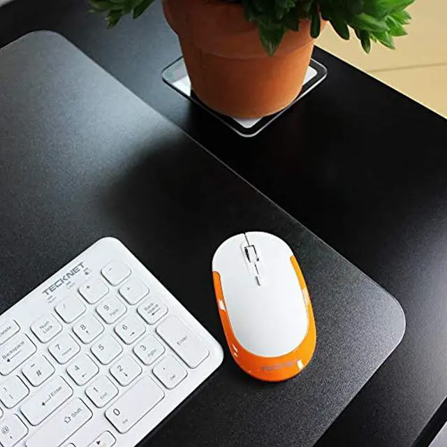 Alt view image 2 of 6 - Desktex Polycarbonate Anti-Slip Desk Mat, 17 x 22, Clear