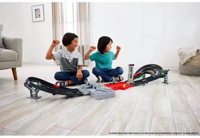 Alt view image 2 of 6 - Mattel JDY16 Hot Wheels Race Formula 1 Grand Prix Circuit Track Set