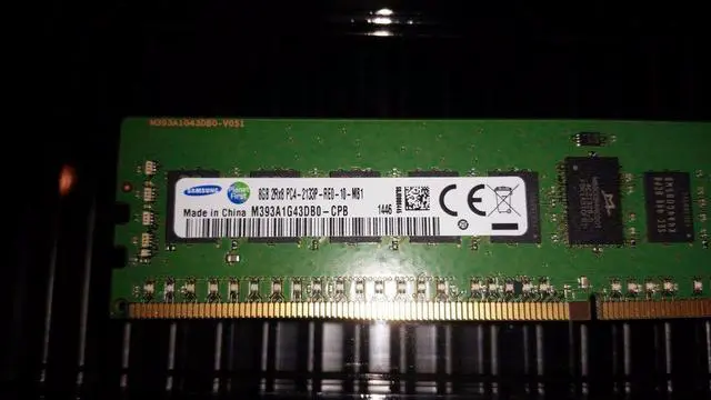 Main image of M393A1G43DB0-CPB0Q Samsung 8GB PC4-17000 DDR4-2133 Server Workstation Memory