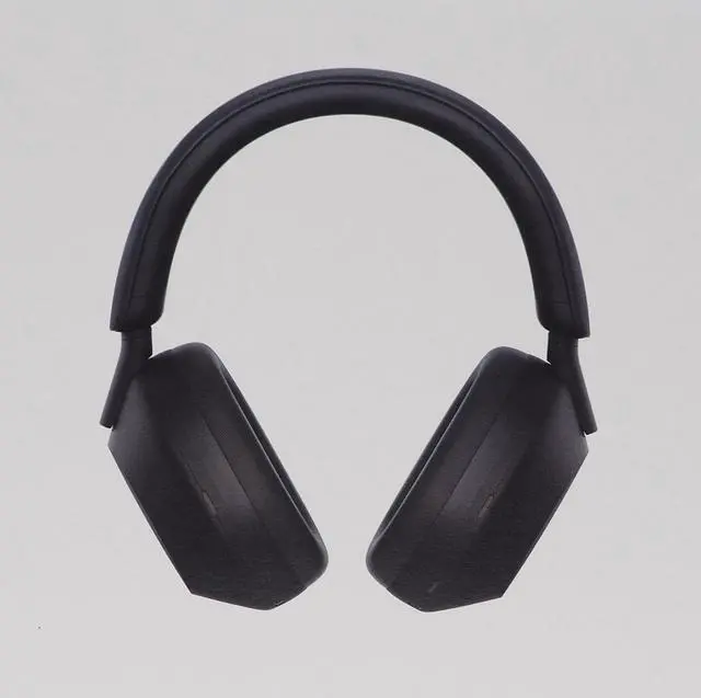 Alt view image 14 of 20 - Sony WH1000XM5B Noise-Canceling Over-Ear Headphones - Black