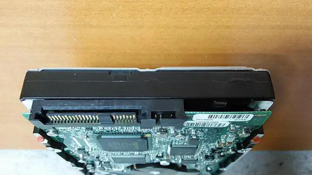 Alt view image 3 of 5 - MAXTOR 8J300S0 Atlas 300Gb 10000Rpm 16Mb Buffer Rohs Compliant Sas 3Gbps 3.5Inch Low Profile (1.0Inch) Hard Disk Drive