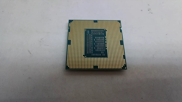 Alt view image 3 of 8 - INTEL Sr0Ph Xeon Quadcore E31220V2 3.1Ghz 5Gt S Dmi 8M L3 Cache Socket Lga1155 22Nm 69W Processor Only