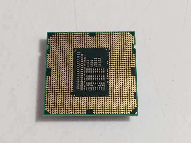 Alt view image 2 of 2 - Intel Celeron Dual-Core G530 2.4GHz 5 GT/s LGA 1155/Socket H2  SR05H