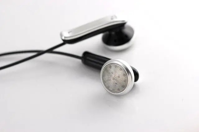 Alt view image 6 of 6 - Hifi In Ear Earphone High Qaulity Bass Dynamic Flat Head 3.5mm Earbuds Headset