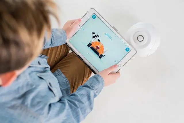 Alt view image 2 of 5 - Augie - Coding Robot with Augmented Reality Gameplay