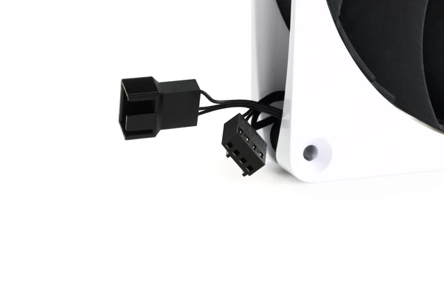 Alt view image 10 of 11 - Alphacool Apex Stealth Metal Fan 2500rpm White - 140x140x25mm (13773)