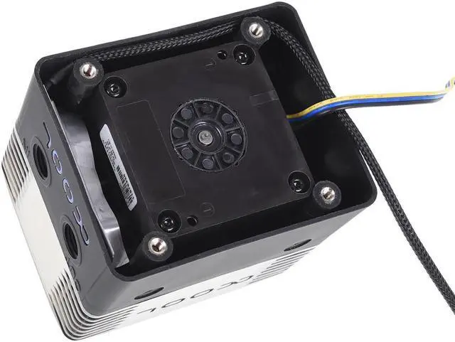 Alt view image 3 of 8 - Alphacool Eisstation Reservoir and Laing DDC310 Pump