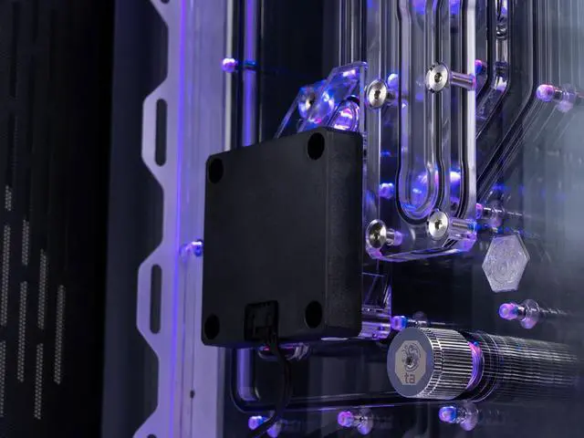 Alt view image 3 of 4 - Bitspower K1M Pump