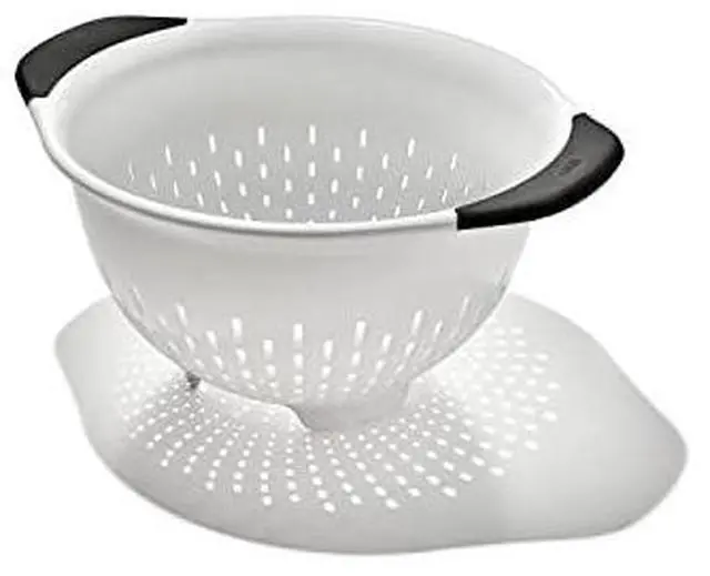 Main image of OXO Good Grips Plastic Colander 3QT