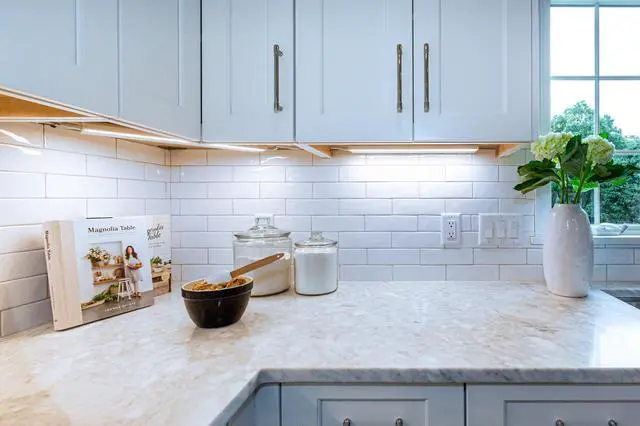 Alt view image 5 of 7 - J&H LED 12 in. Under Cabinet Light, 6W Dimmable, 5 CCT Selectable 27-30-35-40-50K, Hardwired/Plug-In, 360 Lumens, ETL Listed