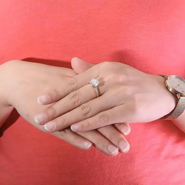 Alt view image 6 of 7 - allentian Women's 18K Gold Moissanite Engagement Ring 1 Carat Six-Prong  D Color VVS1 Round Cut 6