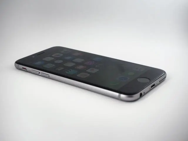 Alt view image 4 of 5 - Apple iPhone 6 MG5W2LL/A 16GB CDMA (Verizon) iOS Unlocked, Space Gray