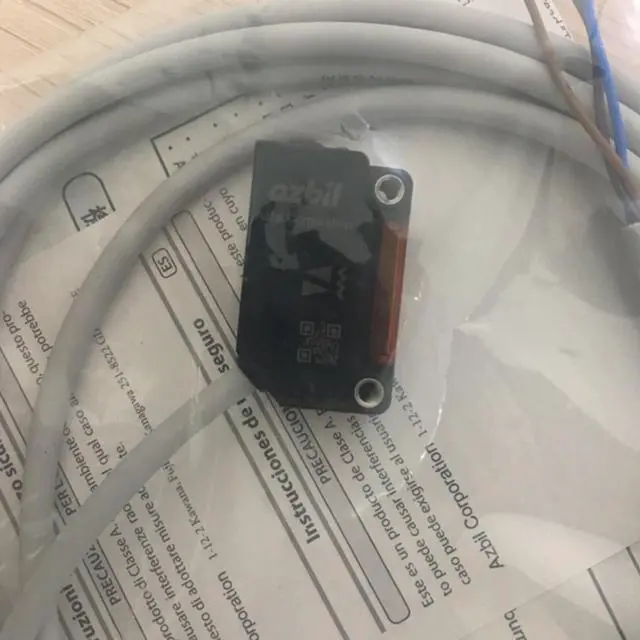 Alt view image 2 of 4 - YAMATAKE Azbil HP7-CL1S Photoelectric Switch New
