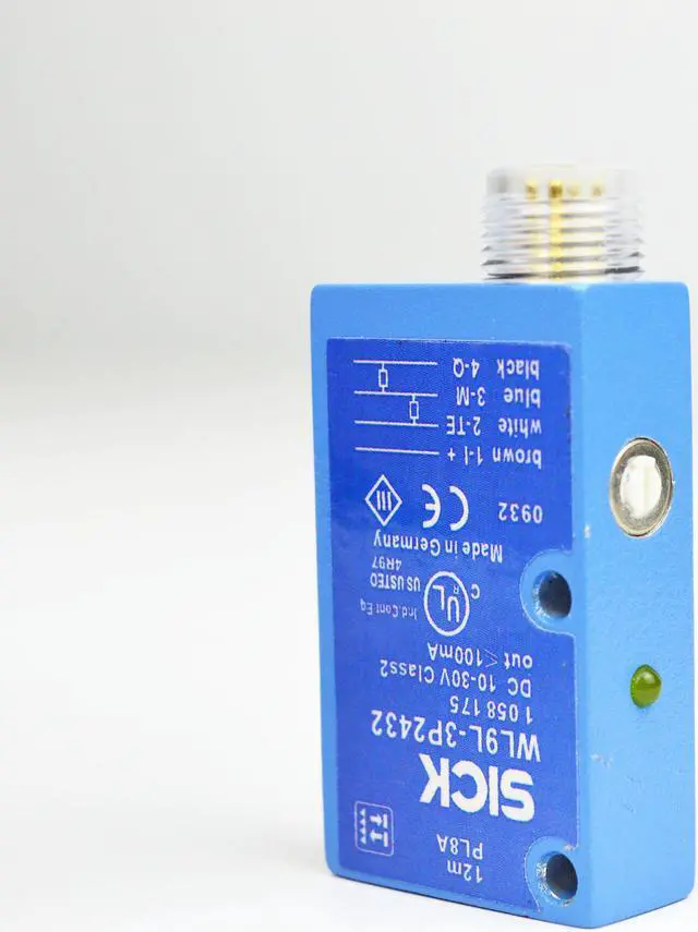 Alt view image 4 of 6 - SICK  WL9L-3P2432 Small Photoelectric Sensors PNP,New