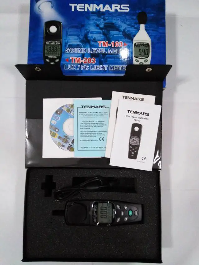 Alt view image 2 of 5 - TENMARS TM-203 Autoranging Datalogging Light Meter Luminometer Lux Meter