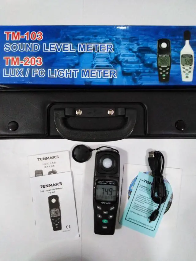 Alt view image 4 of 5 - TENMARS TM-203 Autoranging Datalogging Light Meter Luminometer Lux Meter