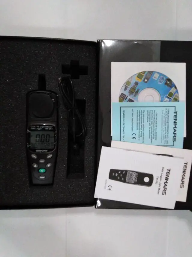 Alt view image 3 of 5 - TENMARS TM-203 Autoranging Datalogging Light Meter Luminometer Lux Meter