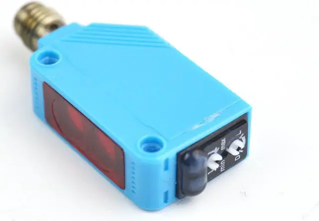 Alt view image 4 of 5 - SICK WTB140-P330 Photoelectric Proximity Sensor PNP,New