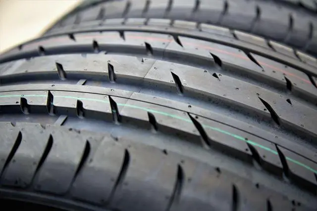 Alt view image 3 of 7 - 215/55R18 99V XL - Haida LECP HD927 Performance Summer Tire