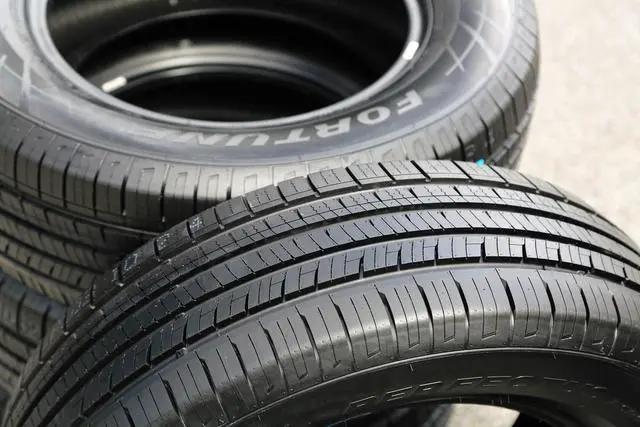 Alt view image 2 of 7 - 225/50R17 98V XL - Fortune Perfectus FSR602 Touring All Season Tire
