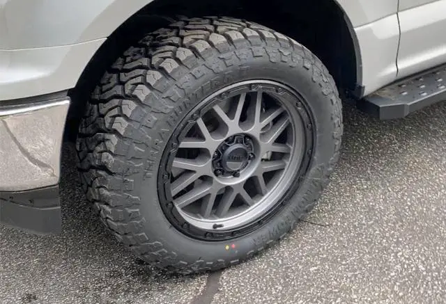 Alt view image 5 of 7 - 31X13.50R20 121Q E (10 Ply) - Venom Power Terra Hunter R/T Rugged Terrain All Season Tire