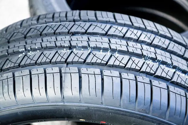 Alt view image 5 of 7 - Leao Lion Sport 4x4 HP Performance All Season Tire - 265/70R16 112H