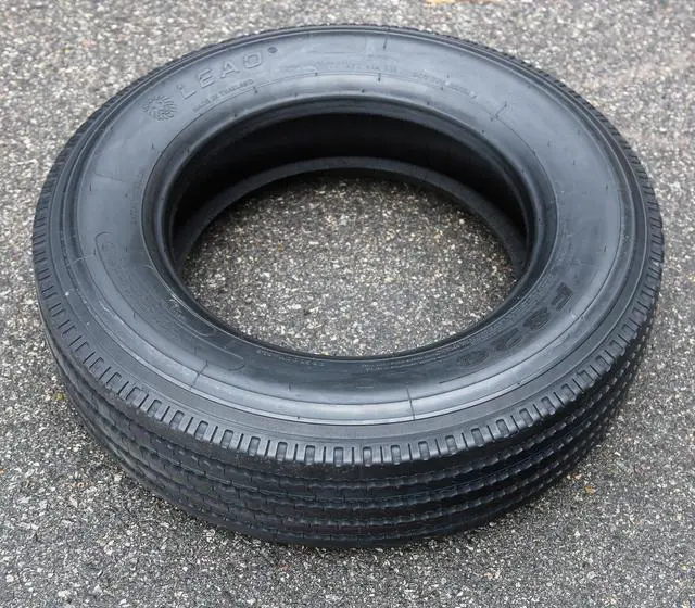 Alt view image 5 of 7 - 245/70R19.5 133/131M G (14 Ply) - Leao F820 Highway All Season Tire