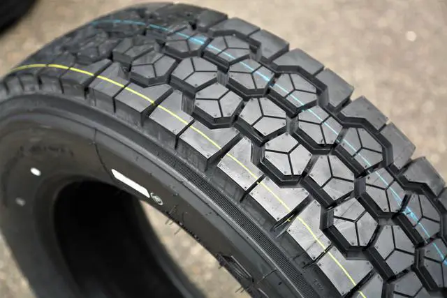 Alt view image 2 of 7 - 245/70R19.5 135/133L H (16 Ply) - Leao D955 Highway All Season Tire