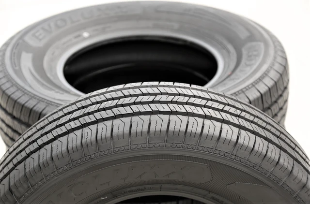 Alt view image 3 of 7 - 275/70R18 125/122S E (10 Ply) - Evoluxx Rotator H/T Highway All Season Tire