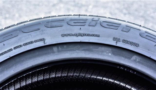 Alt view image 7 of 8 - 205/40 R16 ACCELERA PHI-R 83W XL