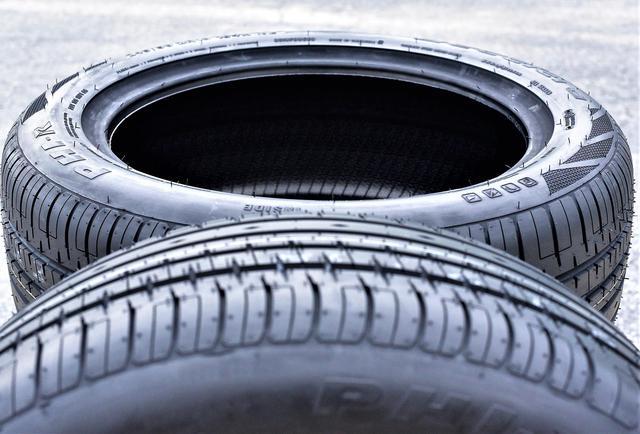 Alt view image 6 of 8 - 205/40 R16 ACCELERA PHI-R 83W XL