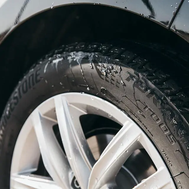 Alt view image 7 of 7 - 225/45R17 91Y - Bridgestone Turanza T005 High Performance Tire