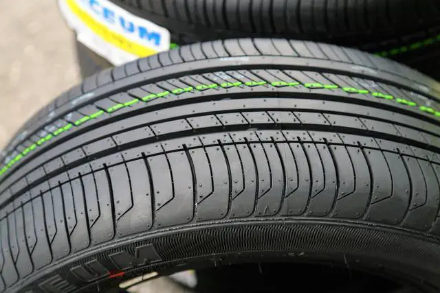 Alt view image 3 of 7 - 185/70R14 88H - Forceum Ecosa Touring All Season Tire