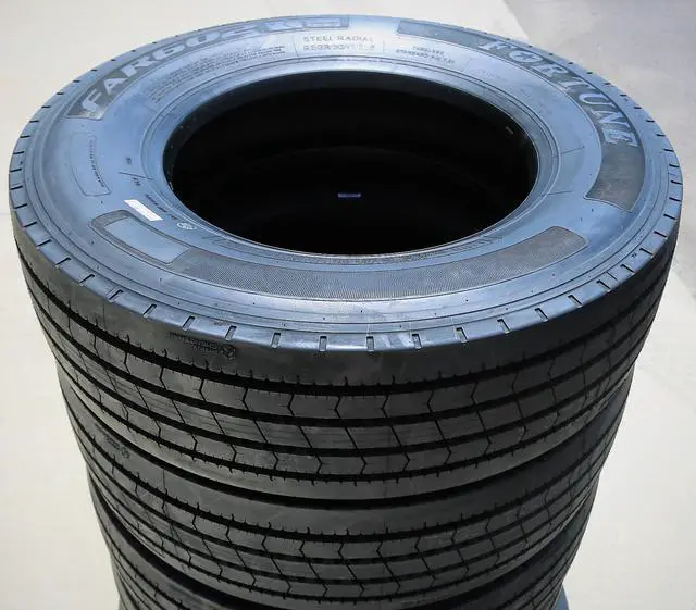 Alt view image 4 of 7 - 245/70R17.5 143/141J J (18 Ply) - Fortune FAR602 Highway All Season Tire