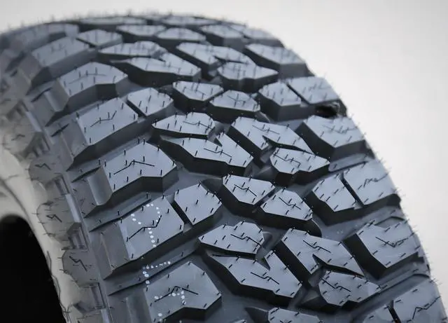 Alt view image 4 of 7 - 275/65R18 123/120Q E (10 Ply) - Landspider Wildtraxx M/T Mud Tire