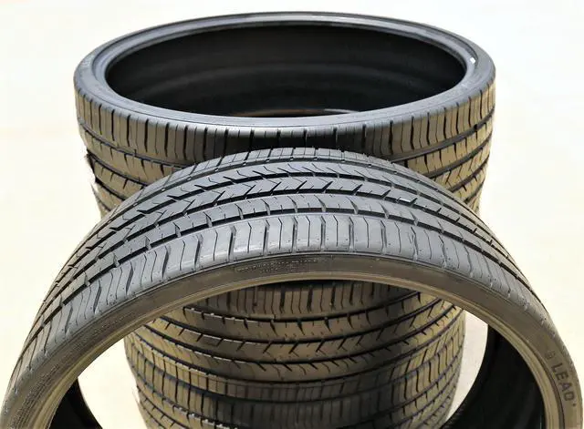 Alt view image 4 of 7 - 295/30R26 107W XL - Leao Lion Sport 3 High Performance All Season Tire