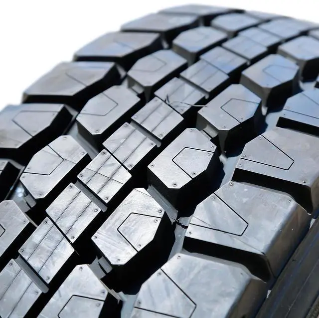 Alt view image 2 of 7 - 225/70R19.5 128/126N G (14 Ply) - Fortune FDR601 ET Highway All Season Tire