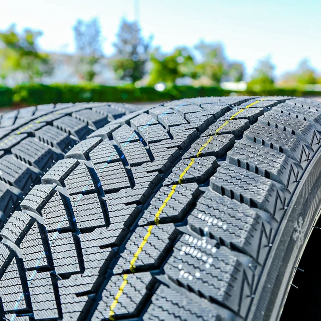 Alt view image 4 of 7 - 235/50R19 103V - Haida Winter HD687 Touring Winter Tire