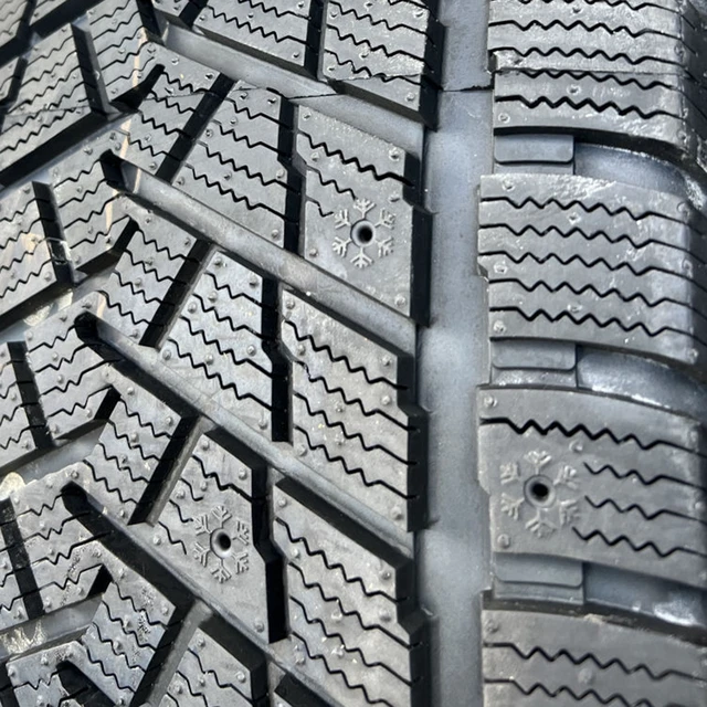 Alt view image 4 of 6 - 275/60R20 116H - Atturo AW730 Ice Touring Winter Tire