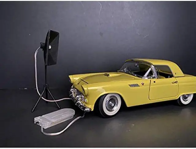 Main image of Photographer Lighting Kit Set of 2 Lights for 1/24 Scale Models by American Diorama 38439