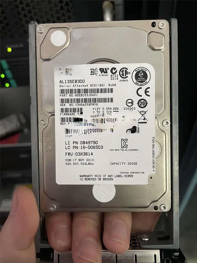 Main image of For Lenovo RD640 RD530 server hard disk 03X3614 ST300MM0006 300G 10K SAS