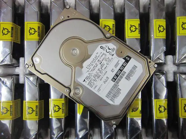 Main image of For IBM DDYS-T18350 18G/18.2G 10K U160 68 pin SCSI hard disk 07N3210 68P