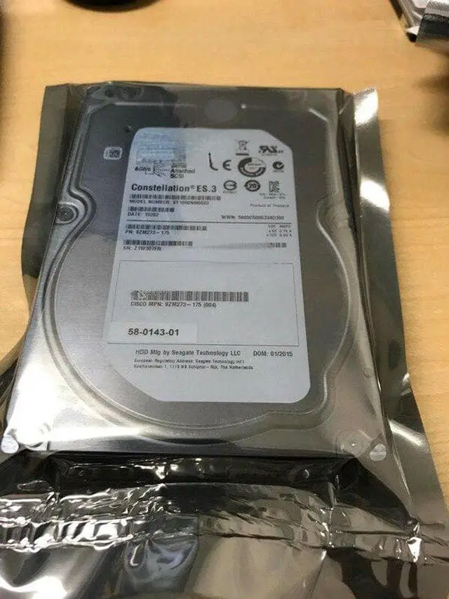Main image of For Lenovo RD450 RD630 RD650 server hard disk 1TB SAS 3.5 ST1000NM0023