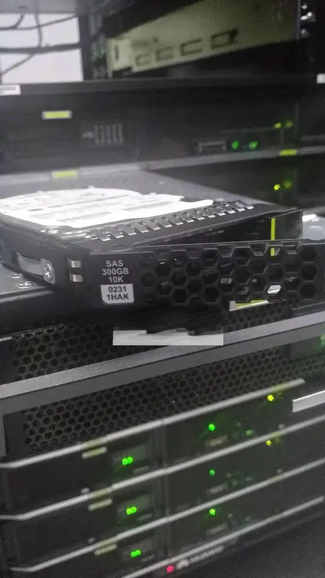 Main image of For Huawei 02311HAK RH5585 RH2288 V3 300G 2.5 10K SAS 12Gb hard disk