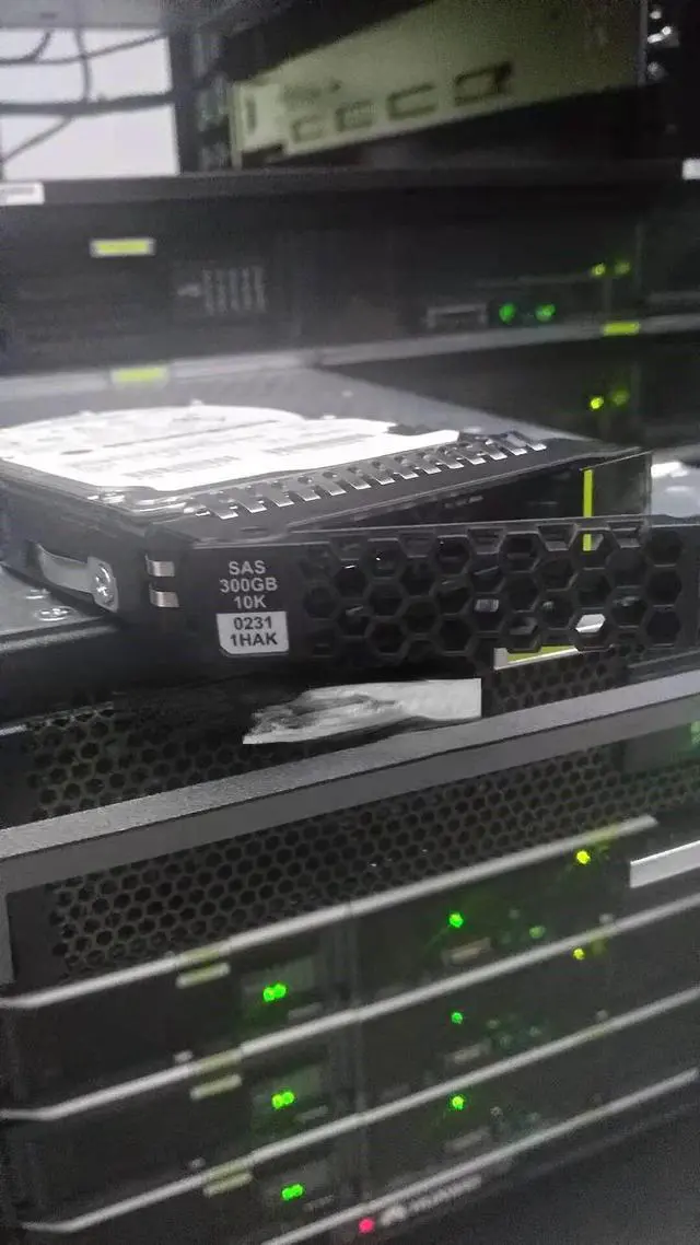 Main image of For Huawei 02,311HAK N300S1210W2 hard disk 300GB 10K SAS 12Gb/s 2.5-inch